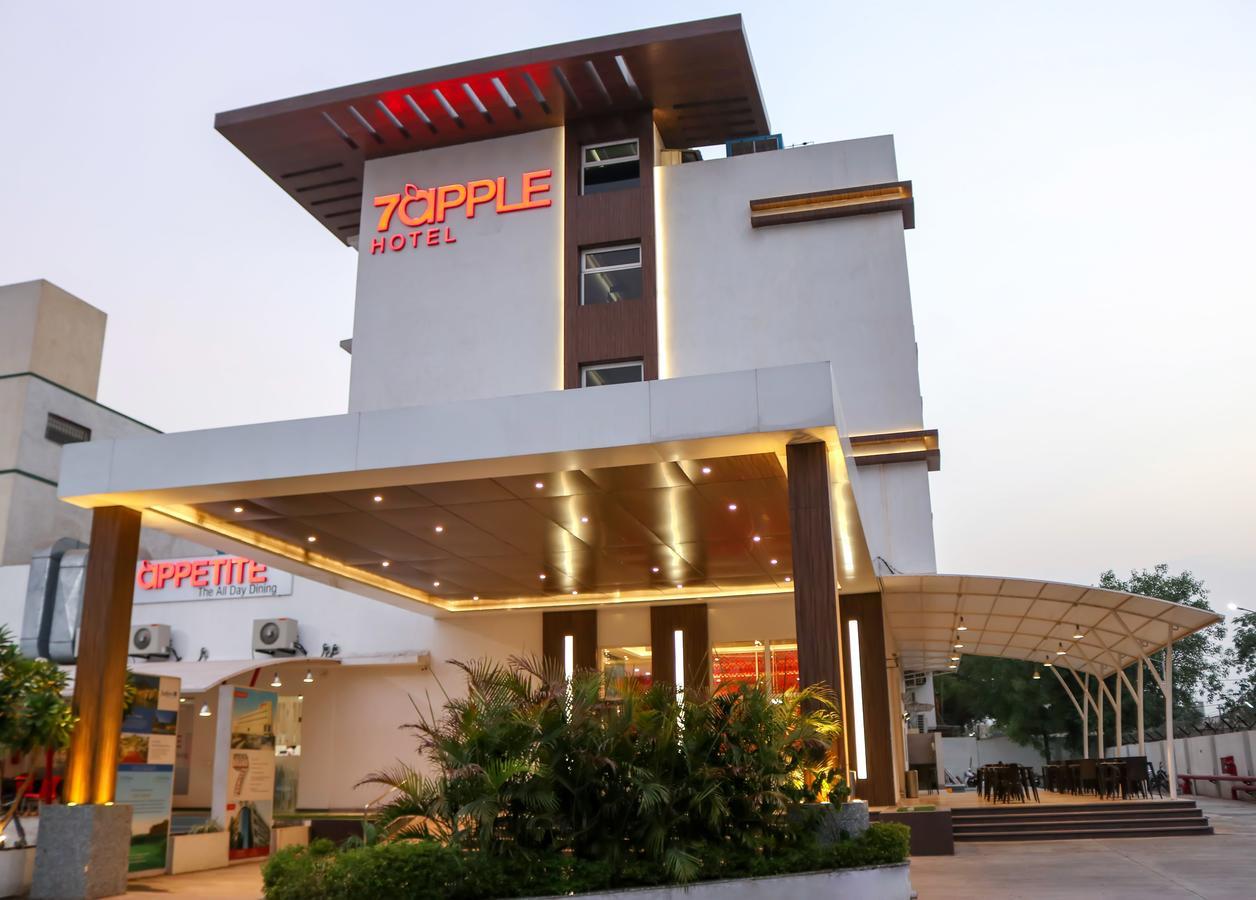 7 Apple Hotel, Vadodara Exterior photo